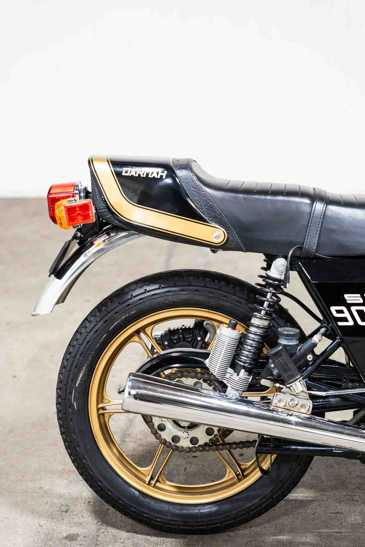 DUCATI ブラックシート ストライプデザイン Ducati スクランブラー 本革シート ブラック モーターロック | バイク